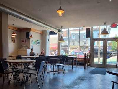 2 Alices Coffee Lounge - Newburgh