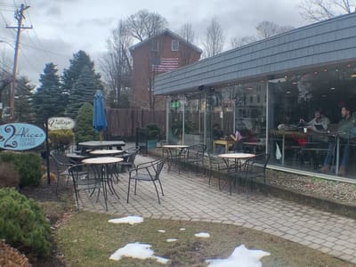 2 Alices Coffee Lounge