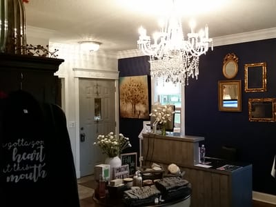 A ManeFrame Salon & Boutique