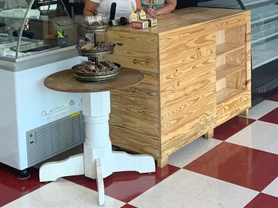 All the Fixin's Cafe, Pecans & Gifts