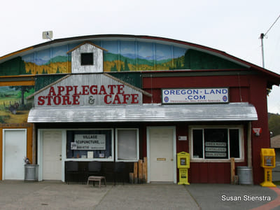 Applegate Store & Café