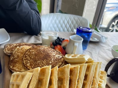 Aurora Vines and Vibes