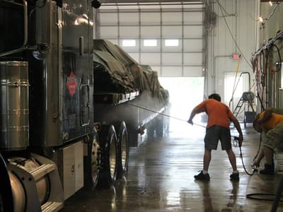 Award Winning Truck Wash & Laughing Larry's Lunchroom