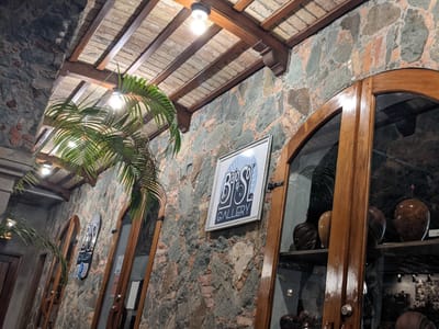 Bajo el Sol Gallery, Art Bar & Rum Room