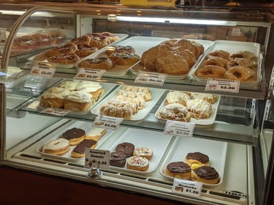 Bakery & Cafe Nonies