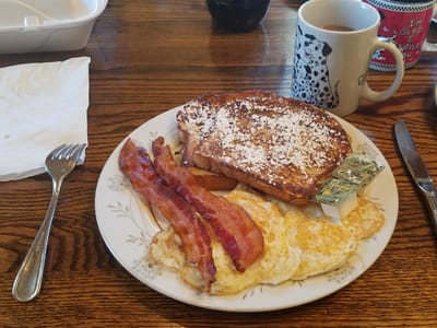 Bakery & Cafe Nonies