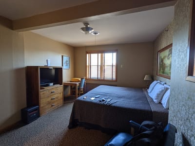 Bassett Lodge & Range Café