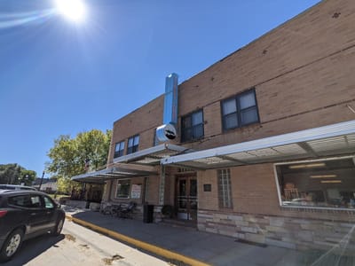 Bassett Lodge & Range Café