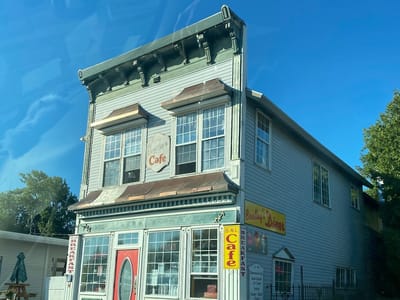 Bentley's B-M-L Cafe