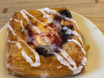 Black Cap Coffee & Bakery -lattes-sandwiches-lunch-breakfast-croissant