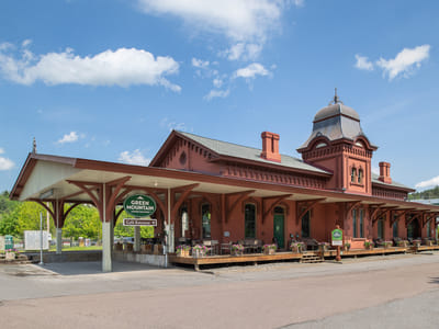 Black Cap Coffee & Bakery -lattes-sandwiches-lunch-breakfast-croissant