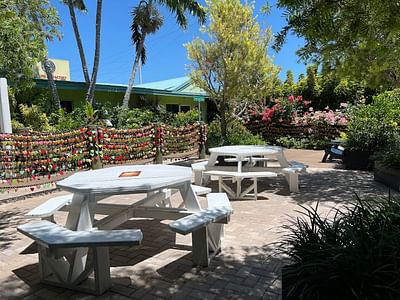 Blond Giraffe Key Lime Pie Factory