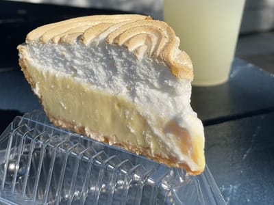 Blond Giraffe Key Lime Pie Factory