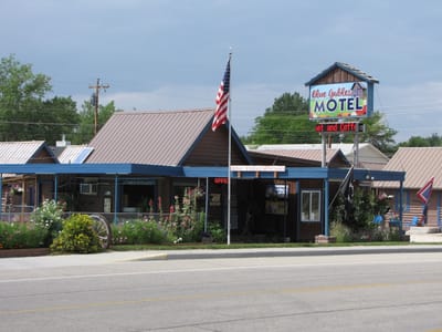 Blue Gables Motel and Coffee Bar