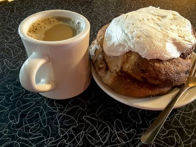 Bollo's Cafe & Bakery