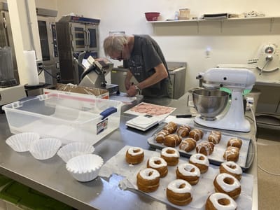 Bon appétit crêpes croissants & more