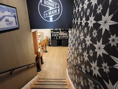 Bonnet & Main Café