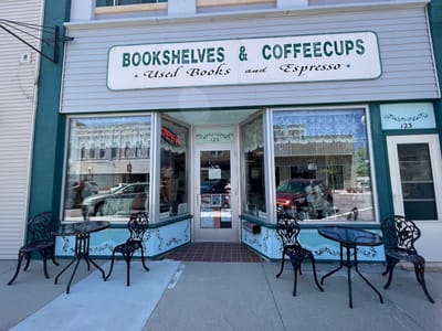 BOOKSHELVES & COFFEECUPS