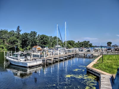 Boone & Crockett's Riverside Cafe
