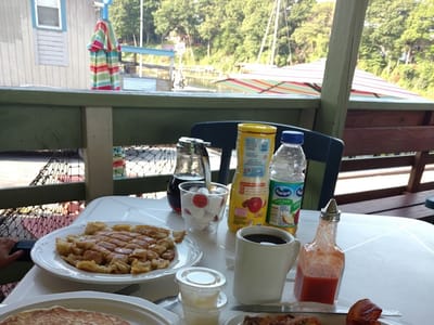 Boone & Crockett's Riverside Cafe