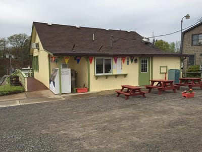 Boone & Crockett's Riverside Cafe