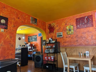 Boultawn's Bagelry, Cafe and Gallery
