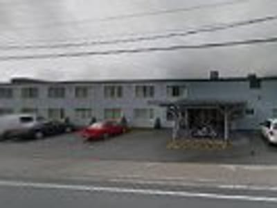 Breakwater Restaurant & Lounge