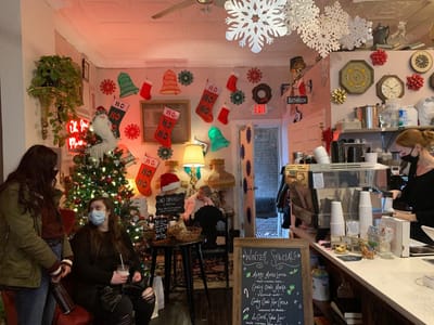 Brewella's Coffee, Crêpes & Collectibles