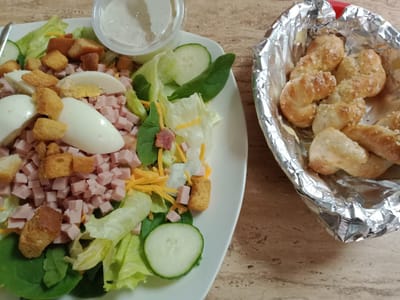 Bronc Stompers Cafe & Pizza.