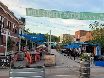 Bruce & Ollie's Ice Cream, Specialty Coffee & Deli