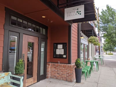 Café Della