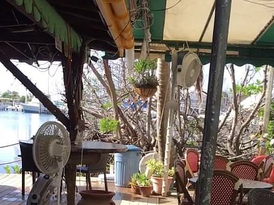 Carigas island cafe
