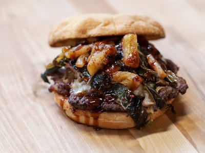 Caverna Coffee & Bistro