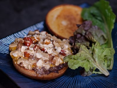 Caverna Coffee & Bistro