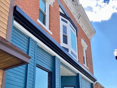 Chairish Life Coffee Shop