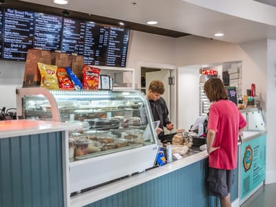 Charlie's Café at Baytowne Wharf