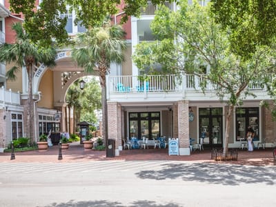 Charlie's Café at Baytowne Wharf