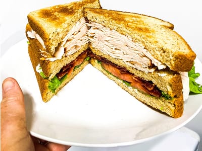 Charlie's Café at Baytowne Wharf