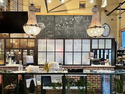 Coco's Cafe and Wine Bar