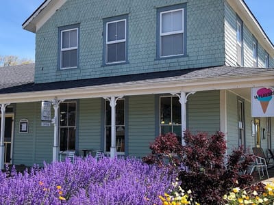 Colleen's Coffee House & Tapestry Rose Yarn Shop