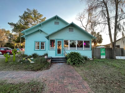 Colsie Coffee & Bakeshop