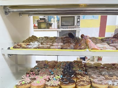 Daylight Donuts Liberal