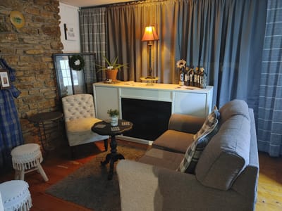 Dee Dee's Main Street Coffee & Decor