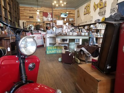 DEERING'S GENERAL STORE & NIB'S COFFEE BAR