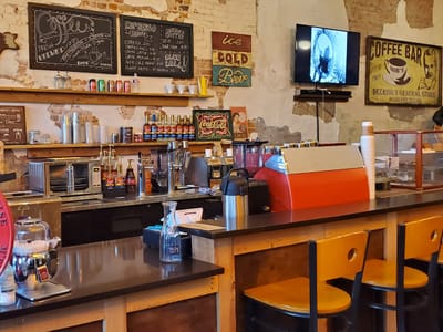 DEERING'S GENERAL STORE & NIB'S COFFEE BAR