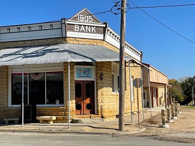 Dorrance Bankery - Worlds Largest Avery Tractor & Thresher