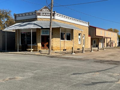 Dorrance Bankery - Worlds Largest Avery Tractor & Thresher