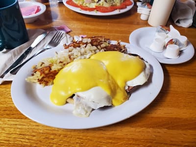 Dotties Hometown Cafe & Beno's