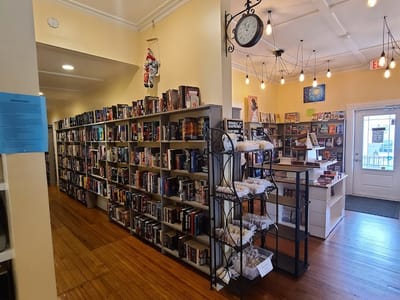 Editions - Coffee and Bookstore