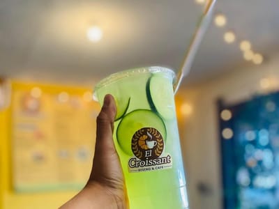 El Croissant Bistro & Cafe